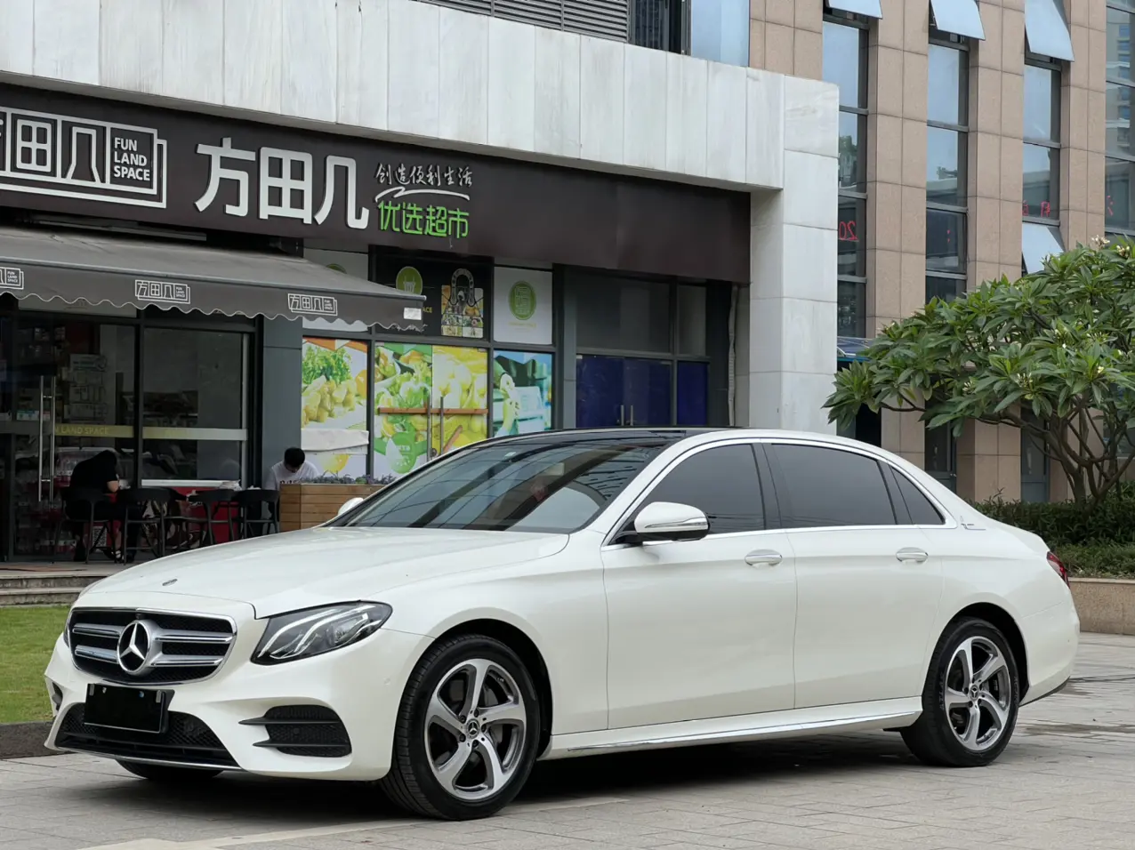 二手奔驰 E 级 2019 款改款 E300L 运动豪华型，厦门车源，28.5 万